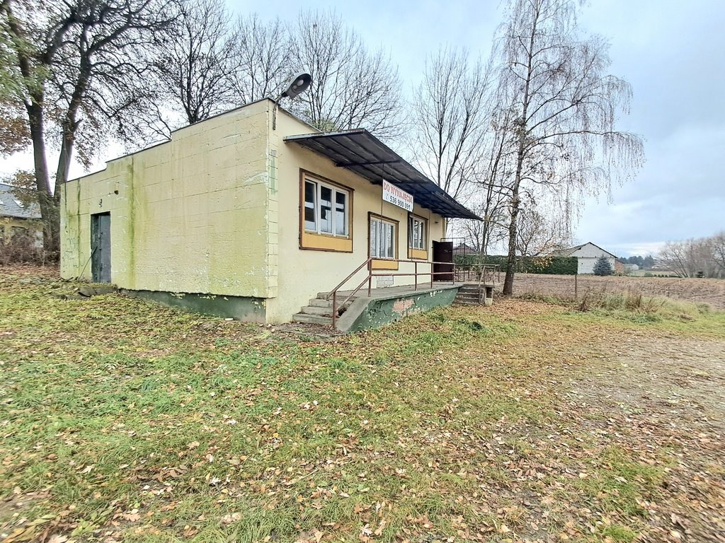 Lokal usługowy 140m2 z dużym parkingiem, adaptacja na mieszkanie Piotrowice  140m2 Foto 1