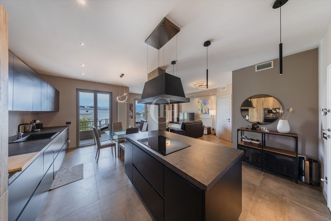 Zapraszam do nowoczesnego 85 m² z widokiem na jezioro Garda Włochy, Sirmione  85m2 Foto 1