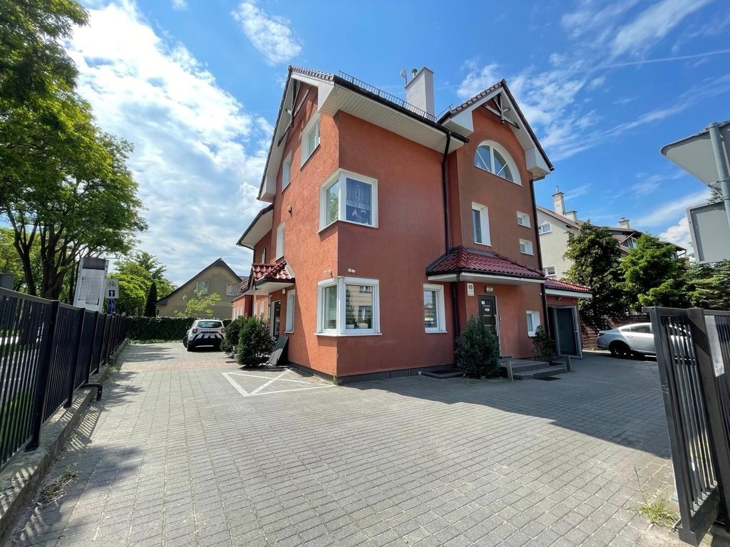 Przestronny dom z usługami, 398 m², blisko parku i szkół Rumia  398m2 Foto 1