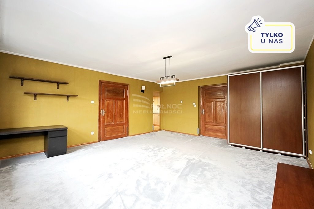 Mieszkanie dwupokojowe na sprzedaż Bytom, Dworcowa  67m2 Foto 1