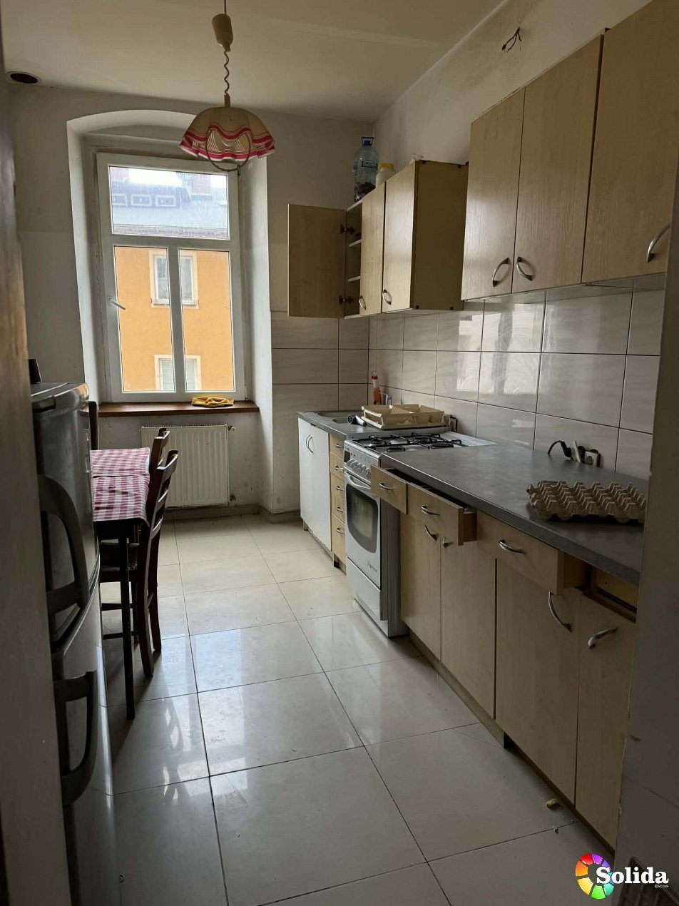 Mieszkanie do remontu w centrum Jeleniej Góry, 70,46 m2 Jelenia Góra, Śródmieście  70m2 Foto 1