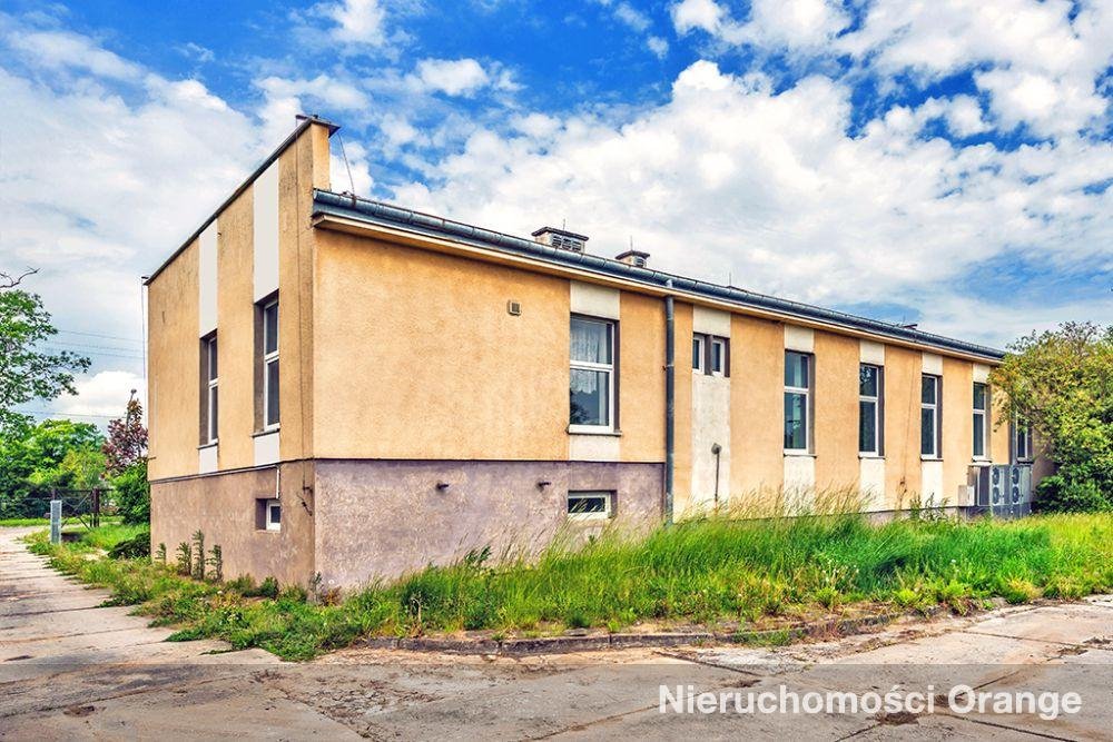 Na sprzedaż działka z biurowcem 3 132 m² w Nowym Stawie Nowy Staw, Nowy Staw, ul. Bankowa 5  3 132m2 Foto 1