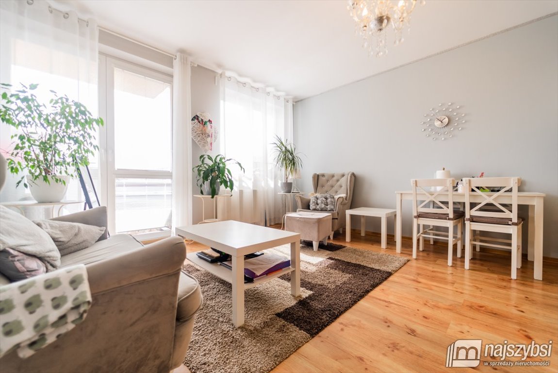 Jasne 3-pokojowe mieszkanie 60 m² z balkonem i miejscem parkingowym. Świnoujście, 11 LISTOPADA  60m2 Foto 1