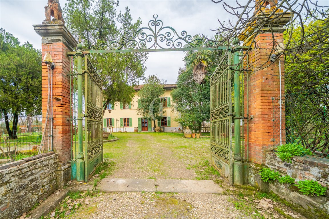 Toskańska willa 400 m² z ogrodem różanym - historia i luksus Włochy, Cavriglia  400m2 Foto 1
