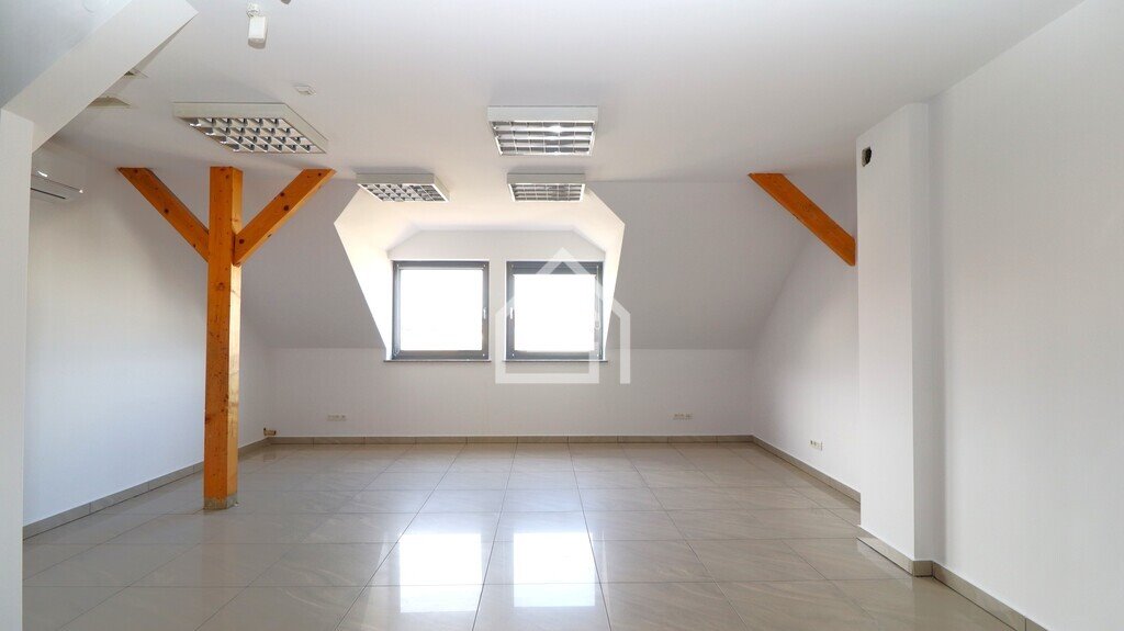 Lokal 86 m2 w centrum Bochni – biuro lub handel Bochnia  86m2 Foto 1