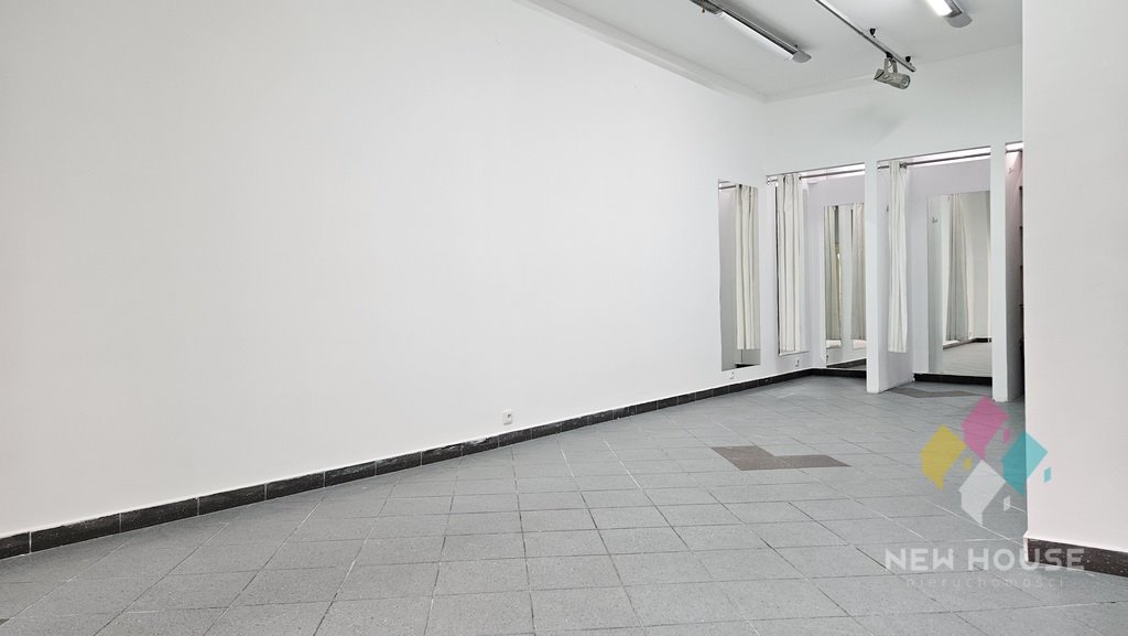 Lokal handlowy 30 m² w centrum Olsztyna (D.H. Manhattan): Olsztyn: pl. Plac Kazimierza Pułaskiego