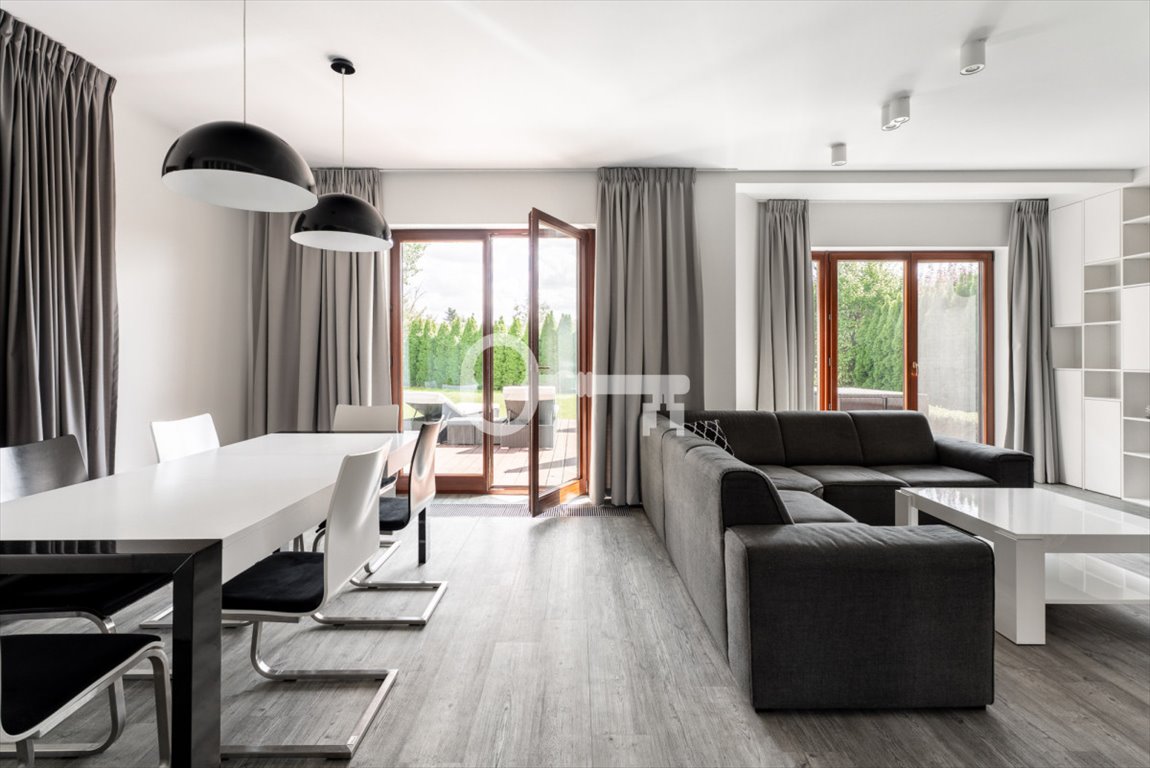 Nowoczesny dom 300 m² na prestiżowym osiedlu - 4 sypialnie: Bielawa: Ścienna