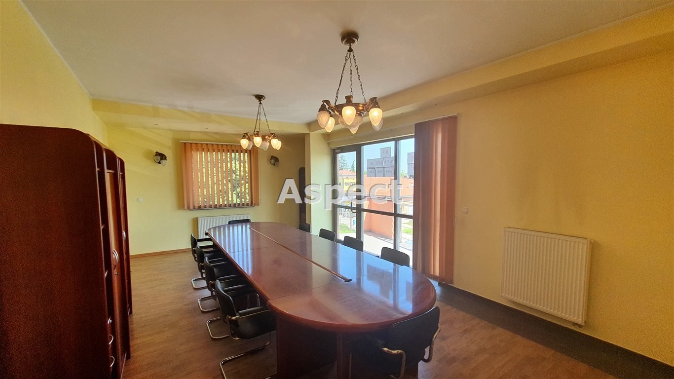 Lokal użytkowy na sprzedaż Knurów  239m2 Foto 1