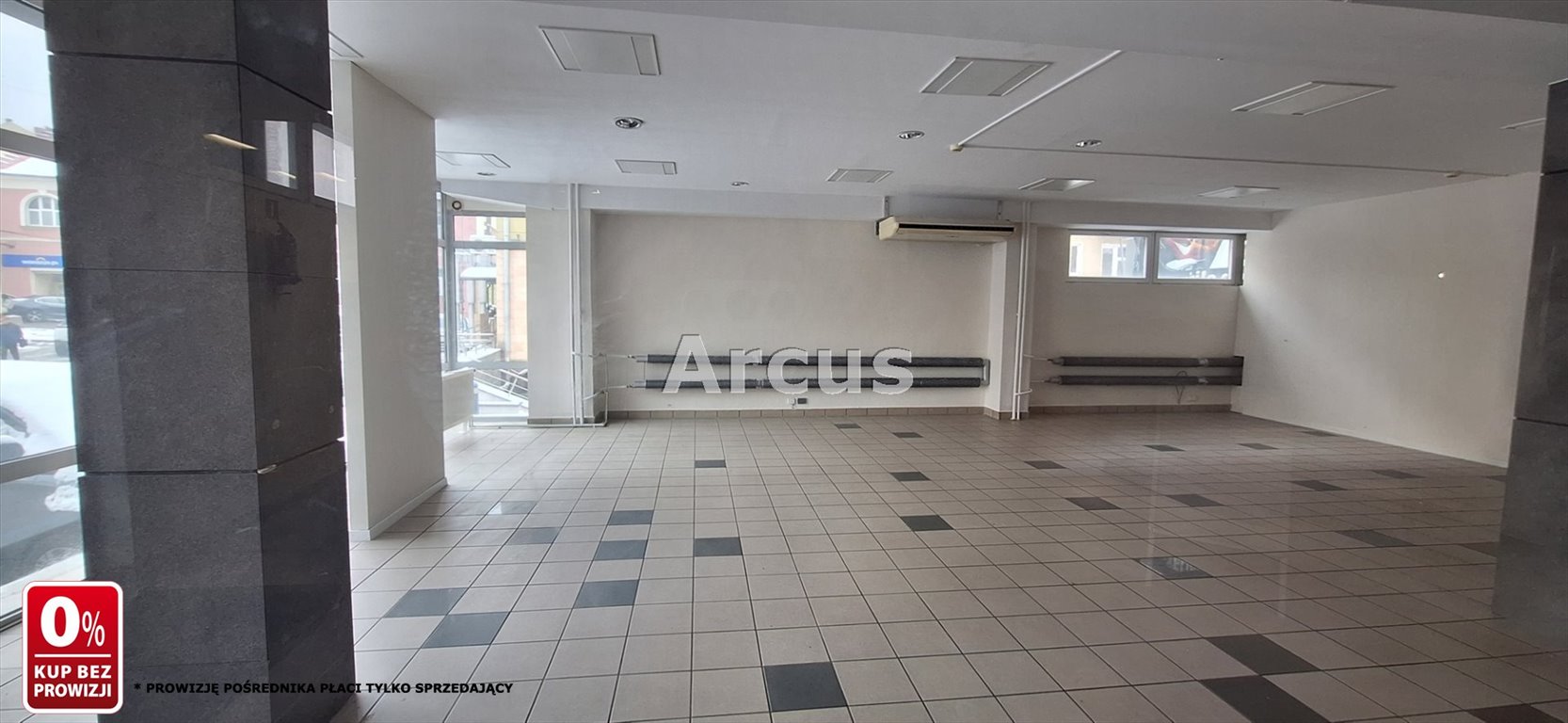 Na wynajem przestronny lokal 120 m² w Tarnowie z witrynami Tarnów, Centrum  120m2 Foto 1