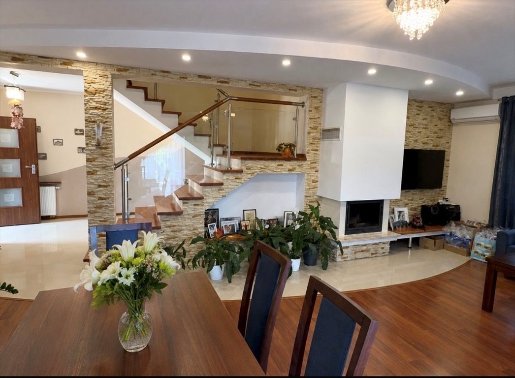 Polecam przestronny dom dwurodzinny 207 m² z ogrodem i garażem 70 m² Dobiesz  208m2 Foto 1