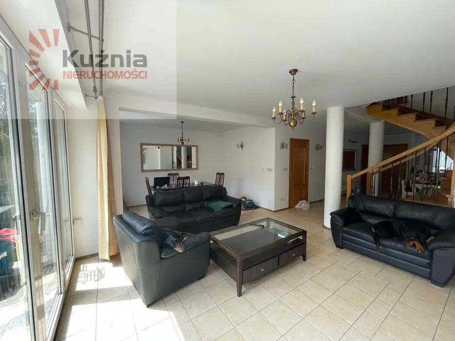 Przestronny dom z ogrodem, garażem i potencjałem w Łomiankach Łomianki Dolne  240m2 Foto 1
