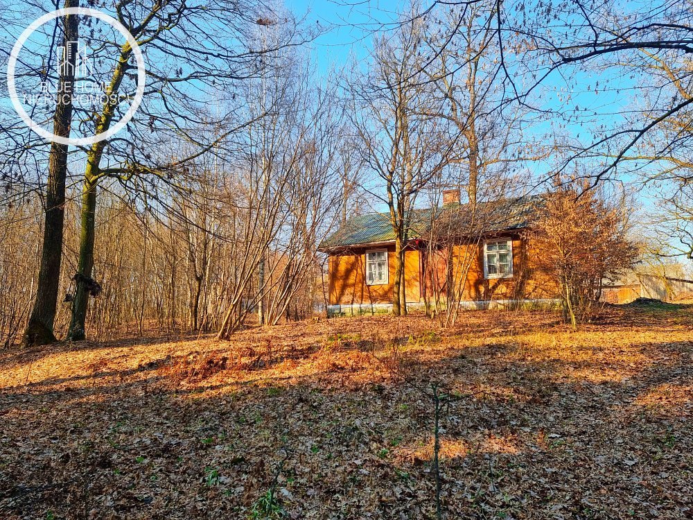 Urokliwe siedlisko z drewnianym domem 80 m2, do remontu Stójło  80m2 Foto 1