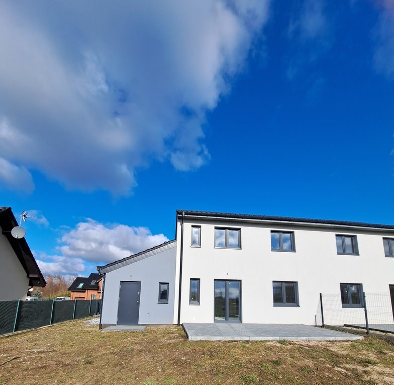 Przestronny segment 118 m² z dużym ogrodem i garażem Dołuje  118m2 Foto 1