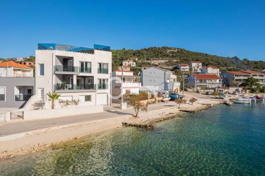 Zapraszam do obejrzenia luksusowej willi 242 m² z basenem i panoramicznym widokiem Chorwacja, Split, Split  242m2 Foto 1