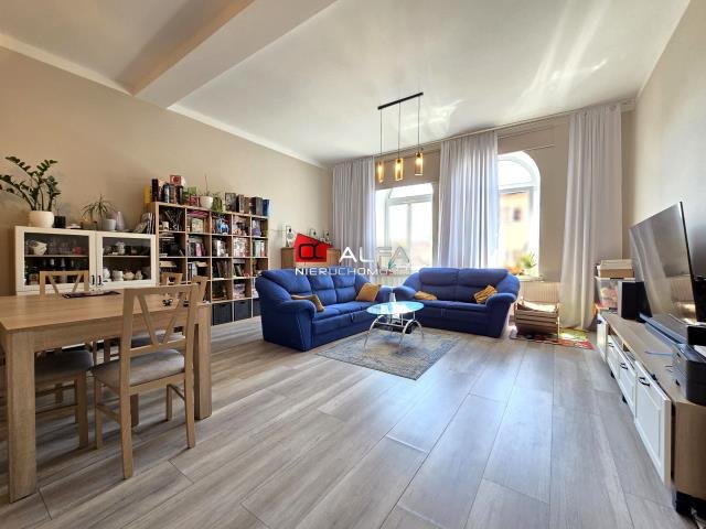 Mieszkanie trzypokojowe na sprzedaż Świdnica  104m2 Foto 1