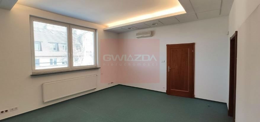 Przestronny biurowiec 620 m2, klimatyzacja, monitoring, windy Warszawa, Włochy  620m2 Foto 1