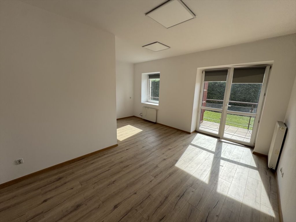 Atrakcyjny lokal biurowy 61 m2 z parkingiem w Niepołomicach Niepołomice  61m2 Foto 1