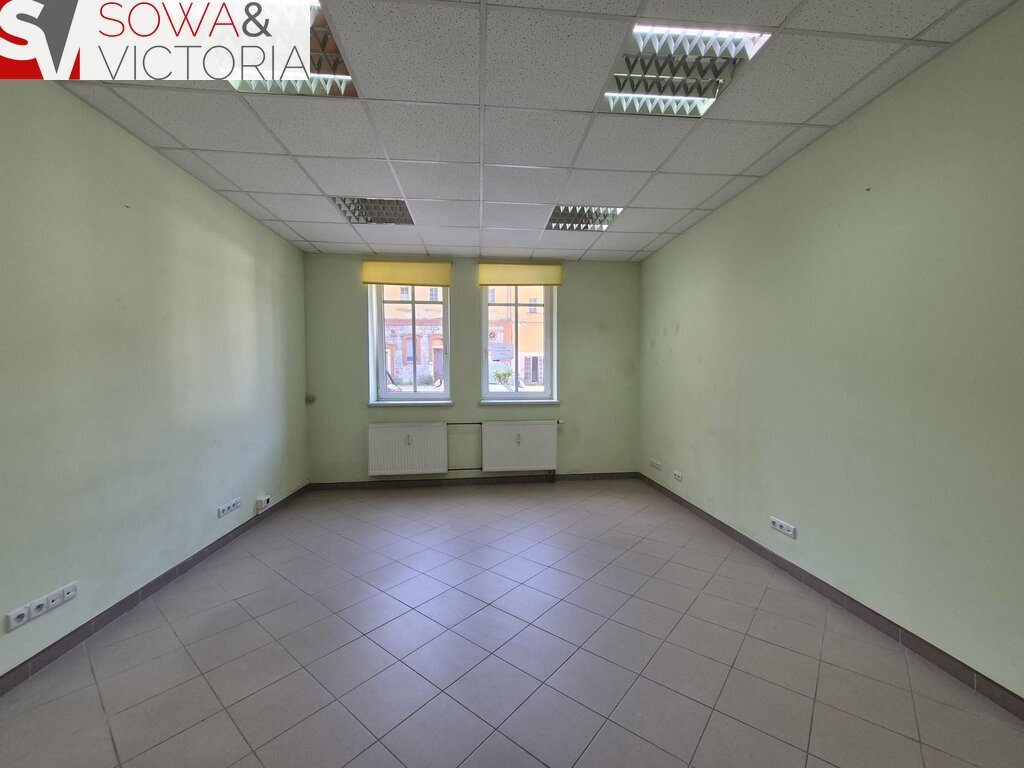 Ogrzewany lokal 23 m² w Świebodzicach (blisko głównej ulicy): Świebodzice