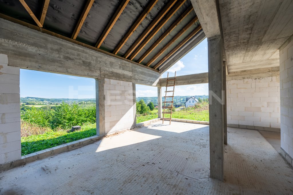 Dom w stanie surowym z pięknym widokiem na wzgórza Kielnarowa  133m2 Foto 1