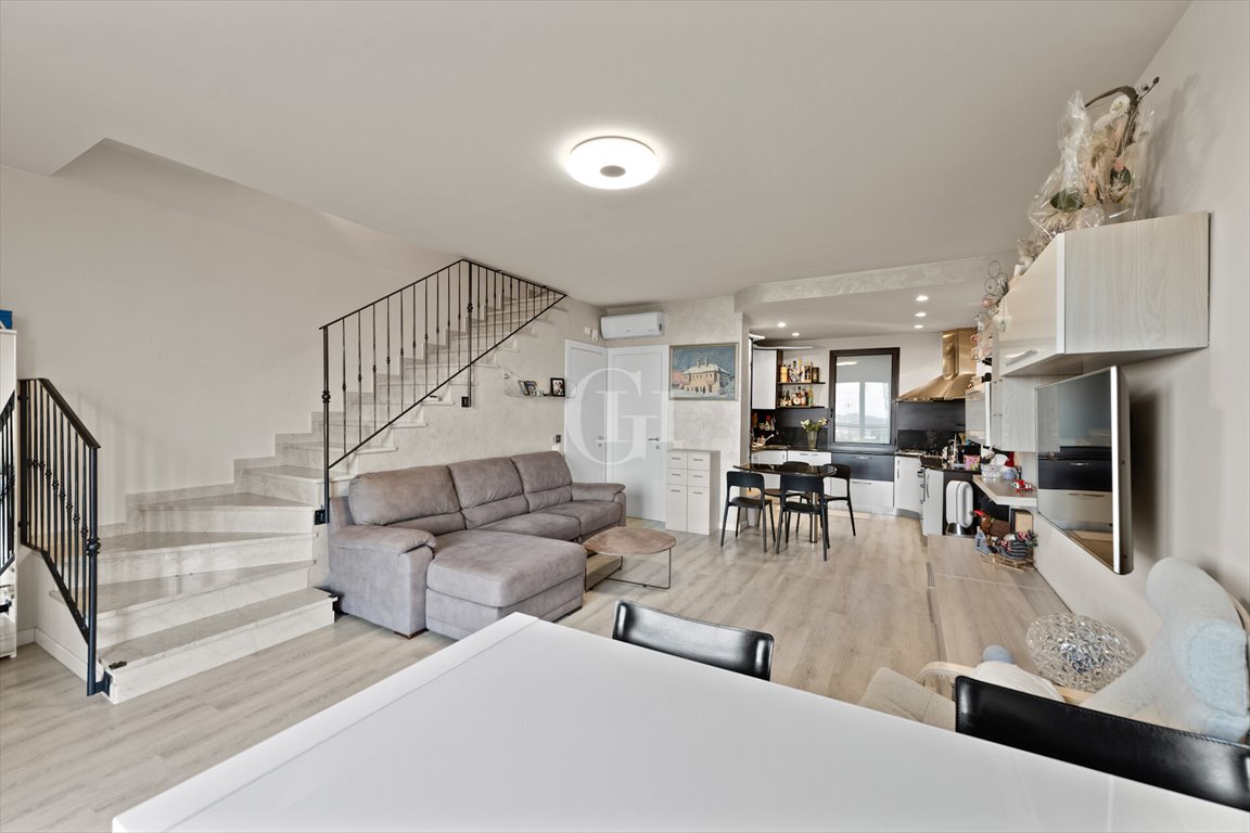 Dom na sprzedaż Włochy, Desenzano del Garda  140m2 Foto 1