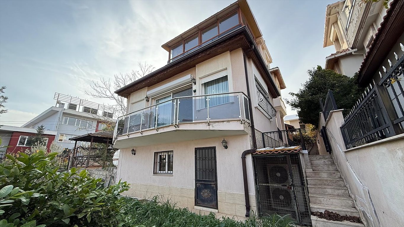 Przestronna willa z widokiem na morze i prywatnym ogrodem Turcja, Izmir, Yaka, Güzelbahçe, Izmir  200m2 Foto 1