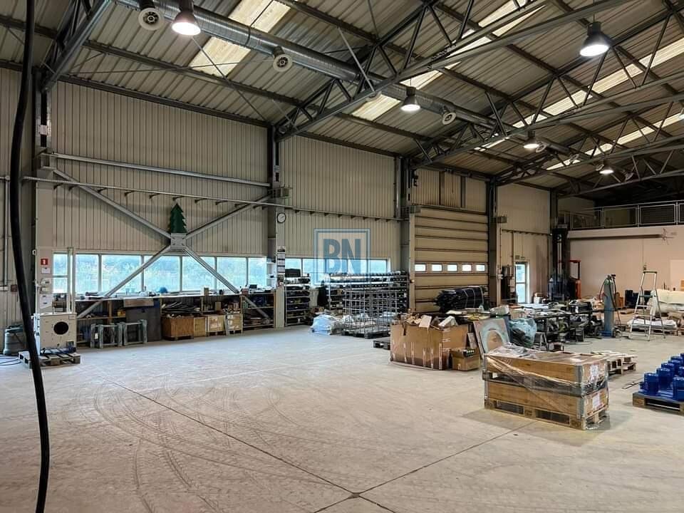 Hala produkcyjna 1931 m² z biurami i socjalami, ogrzewanie Knurów  1 931m2 Foto 1