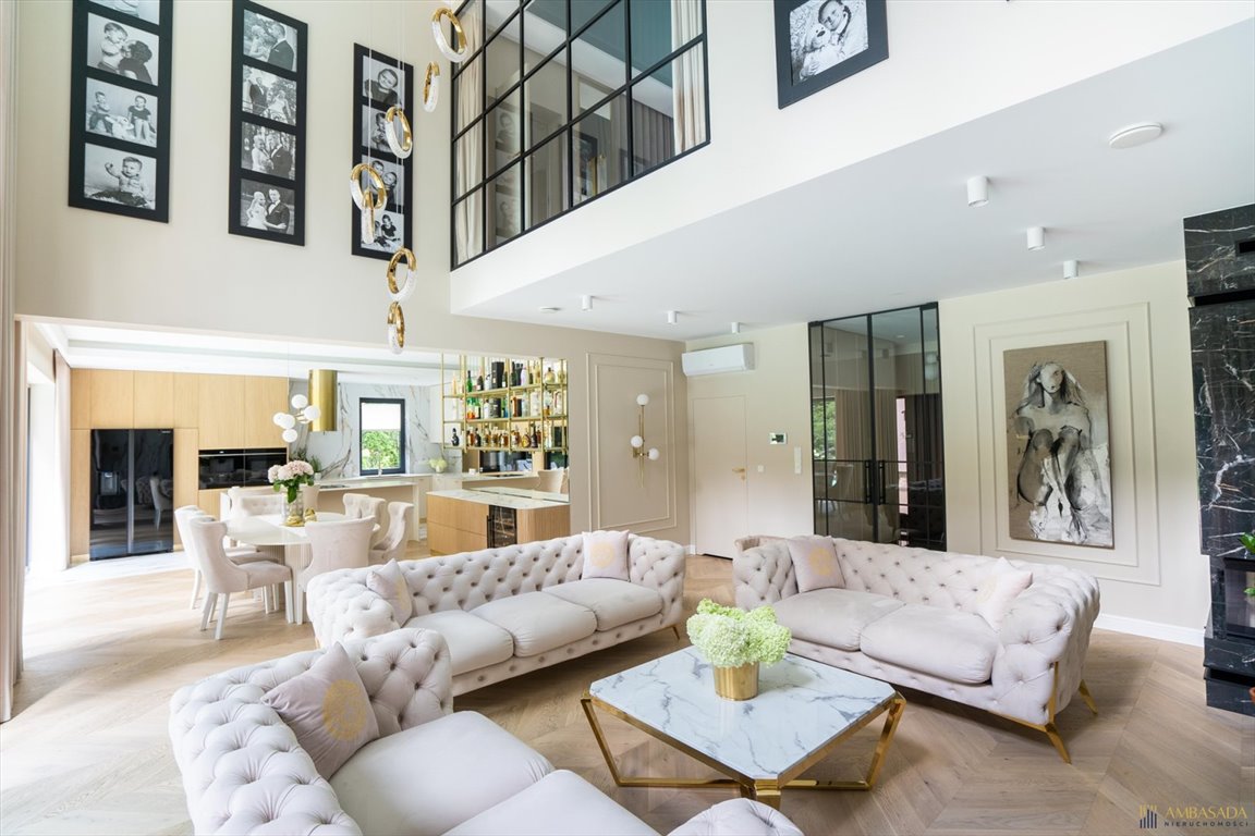 Nowoczesny dom z basenem, sauną i jacuzzi w otulinie lasu Klepacze, Leśna  290m2 Foto 1