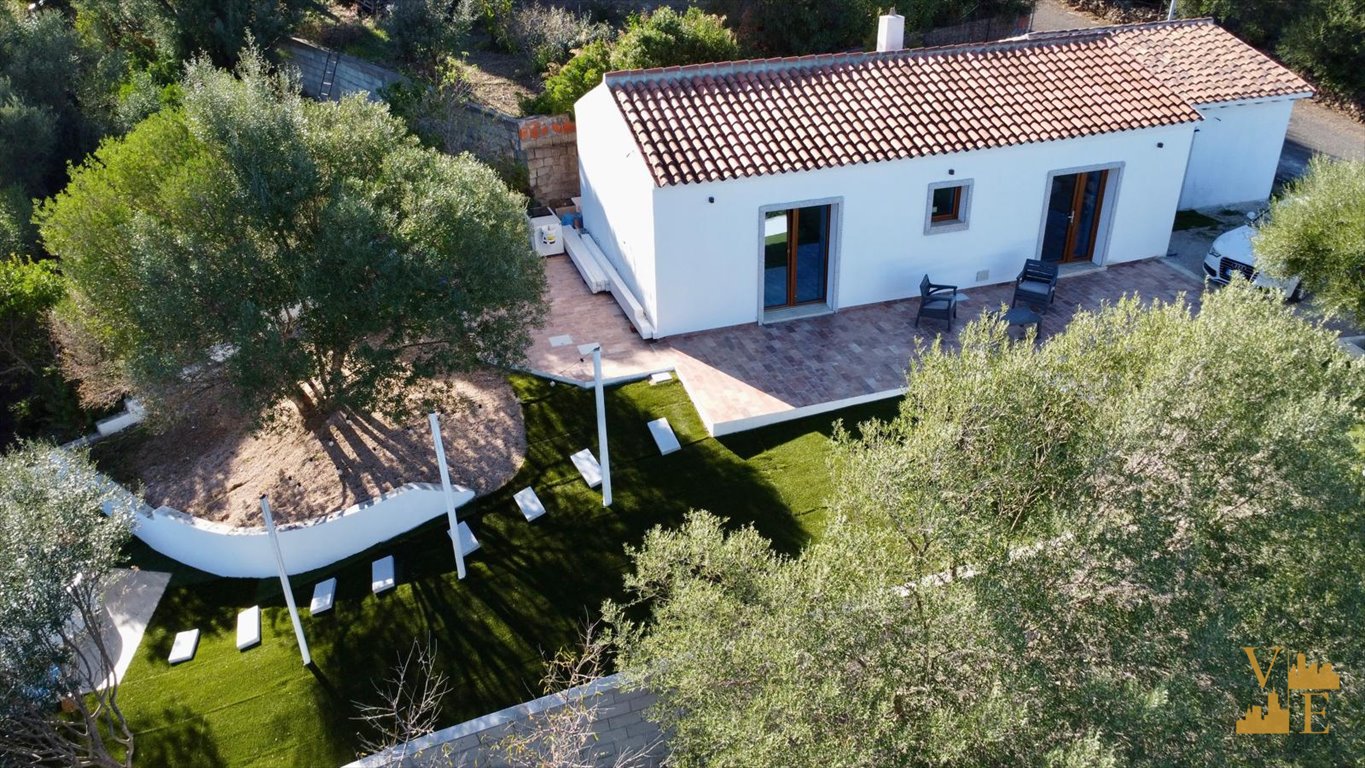 Wyremontowana willa z widokiem na morze, ogród i jacuzzi Włochy, Budoni, Sardynia  120m2 Foto 1