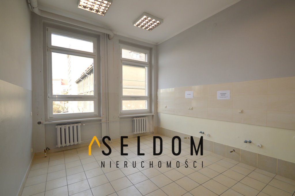 Lokal biurowy w centrum Opola, 43,7 m2, jasne pomieszczenia Opole, Centrum  44m2 Foto 1