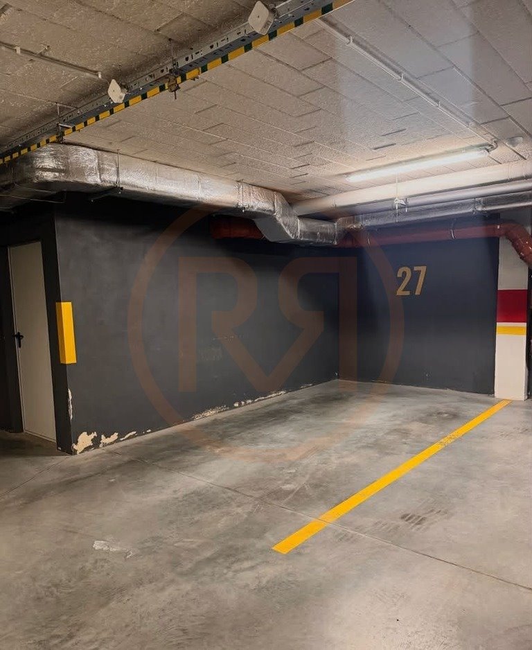 Miejsce postojowe z komórką w centrum Ełku za 110 tys. zł Ełk  13m2 Foto 1