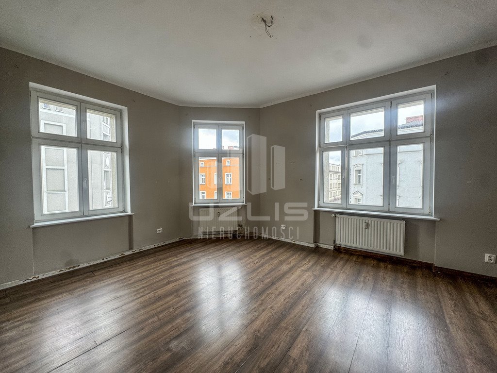 Przestronne 3-pokojowe mieszkanie z balkonem (64,7 m²) w centrum Słupska Słupsk, Wolności  67m2 Foto 1