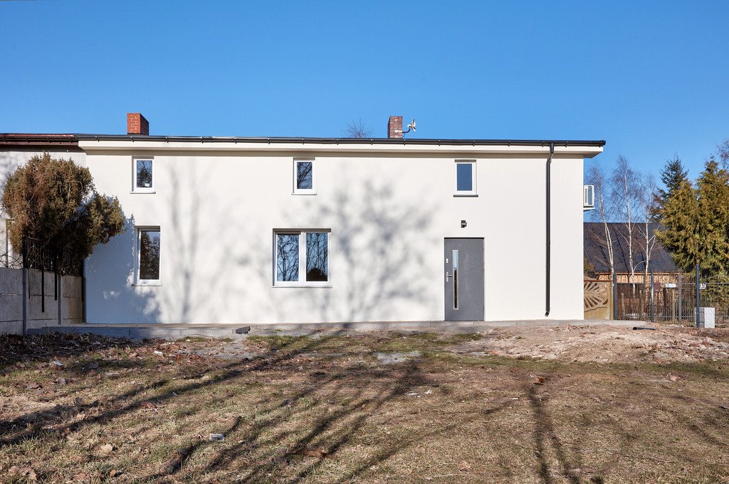 Gotowy dom po remoncie z cegłą i tarasem (66 m²) w Klinach Kliny  66m2 Foto 1