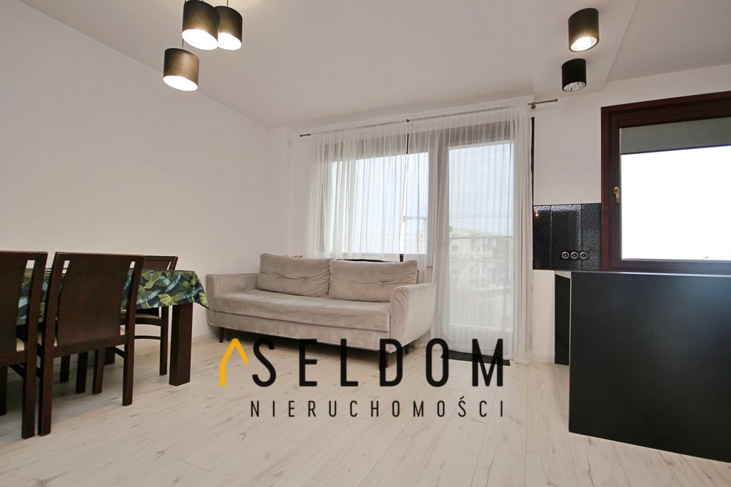 Mieszkanie czteropokojowe  na sprzedaż Konin, Józefa Piłsudskiego  71m2 Foto 1