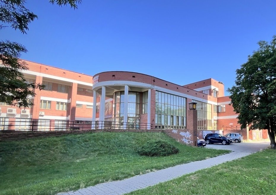 Atrakcyjny lokal użytkowy 2 236 m2 z mieszkaniem i parkingiem Tarnobrzeg, ul. Henryka Sienkiewicza 55a  2 237m2 Foto 1