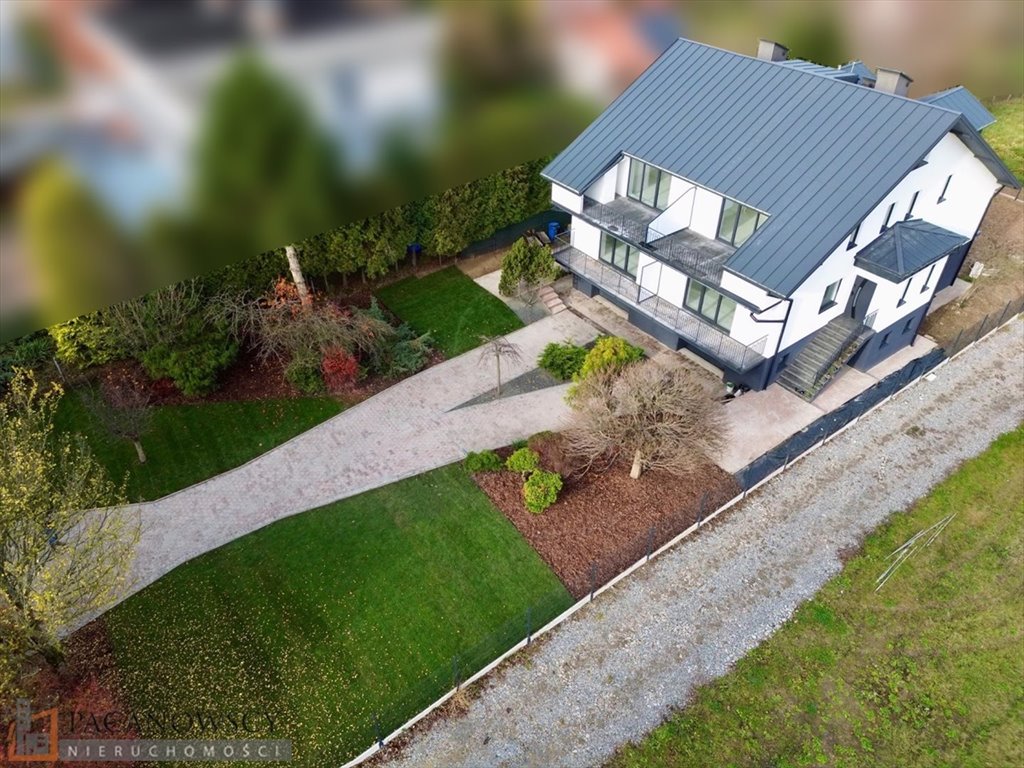 Przestronny dom 243 m2 z nowoczesnym remontem i garażem Węgrzce  243m2 Foto 1