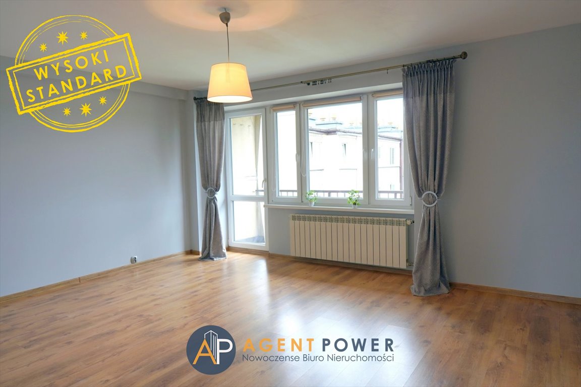 Mieszkanie trzypokojowe na sprzedaż Wolbrom, Wiejska  62m2 Foto 1