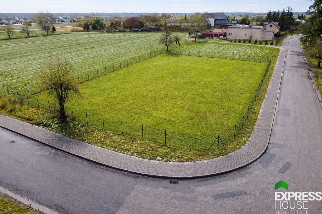 Działka budowlana Radzewo, narożna, 1311 m², asfalt Radzewo, św. Mikołaja  1 311m2 Foto 1