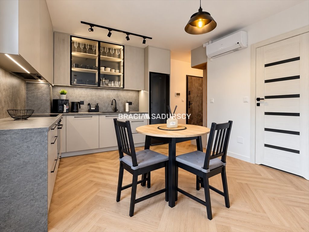 Polecam nowoczesne 2-pokojowe mieszkanie 40 m² w klimatycznej inwestycji Kraków, Bieńczyce, Bieńczyce, Kocmyrzowska  40m2 Foto 1