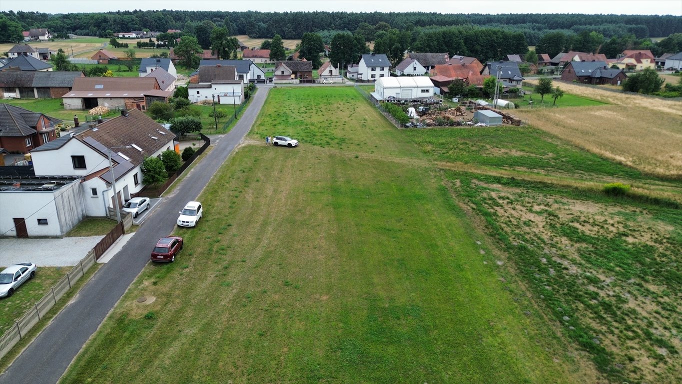 Działka budowlana na sprzedaż Bażany  1 200m2 Foto 2