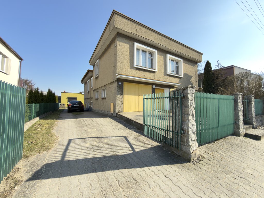 Dom z 8 pokojami, garaż i taras w Pniewach Pniewy, Słoneczna  220m2 Foto 1