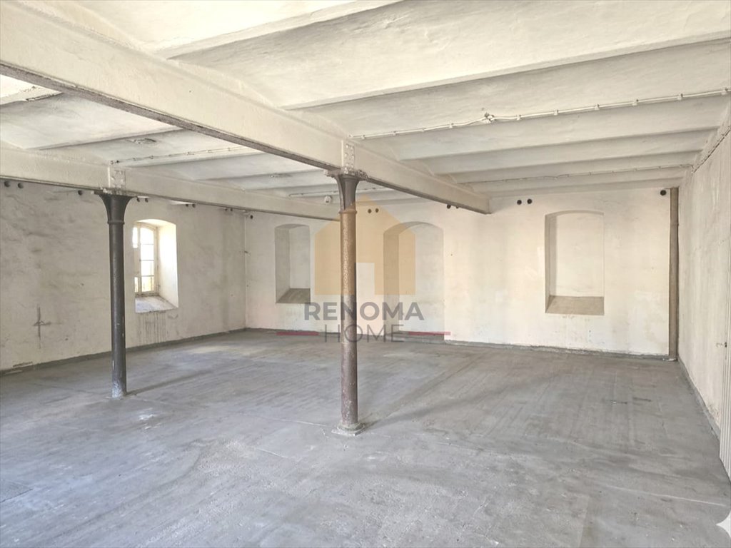 Polecam obiekt 740 m² w centrum Wałbrzycha z działającym sklepem Wałbrzych  740m2 Foto 1