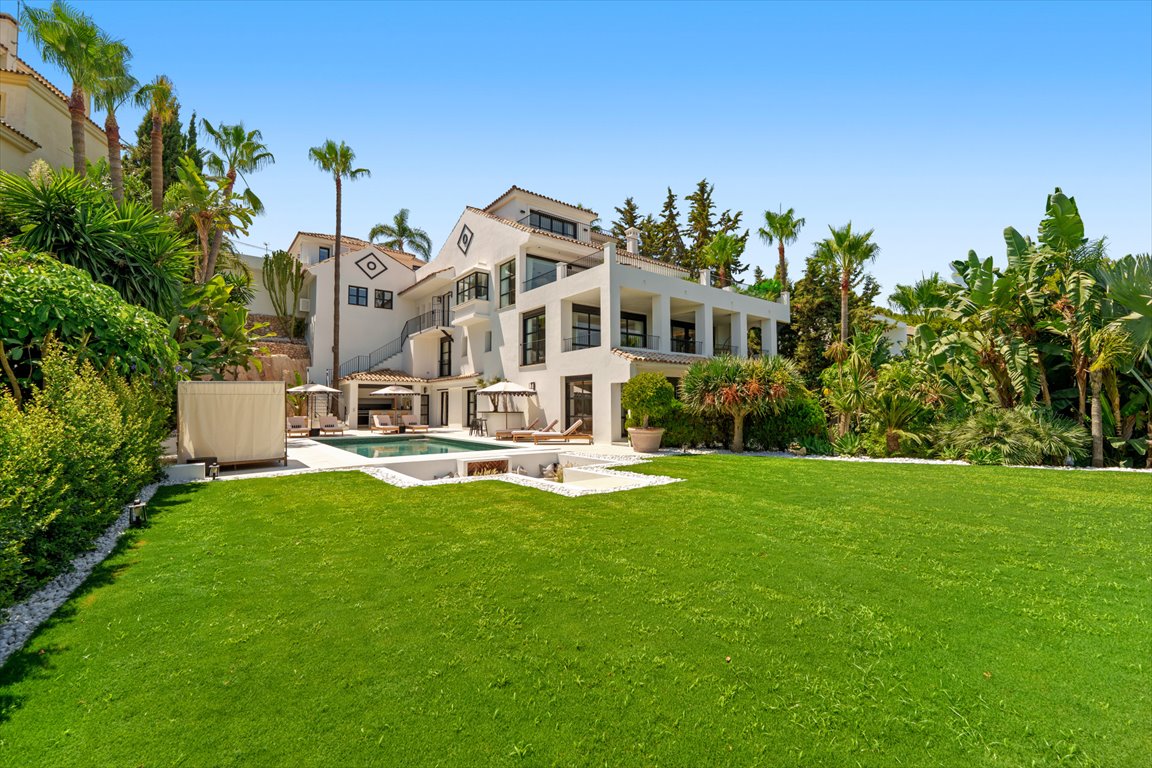 Do sprzedania nowoczesna willa 965 m² z panoramicznym widokiem Hiszpania, Nueva Andalucia  965m2 Foto 1