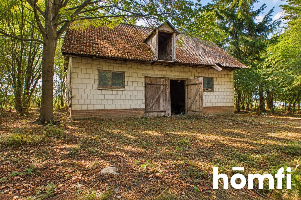 Klimatyczne siedlisko 3407 m² z tradycyjną zabudową: Źrebce