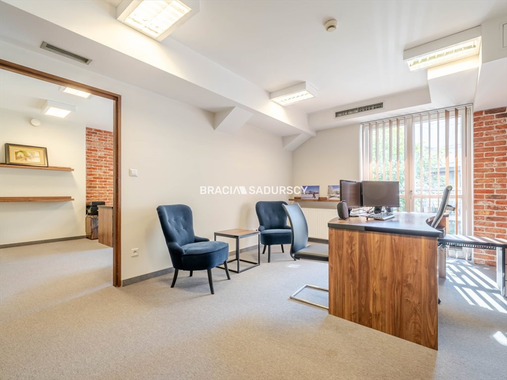 Przestronny lokal biurowy 270 m² z windą na Placu Bohaterów Getta Kraków, pl. Plac Bohaterów Getta  269m2 Foto 1