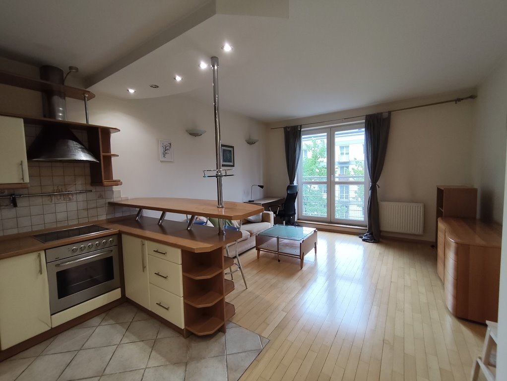 Ciche 44 m2 w centrum Warszawy z garażem i blisko metra: Warszawa Śródmieście: Nalewki