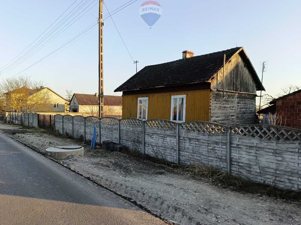 Dom do remontu z dużą działką i garażem w Koniecpolu Stary Koniecpol, Częstochowska  58m2 Foto 1