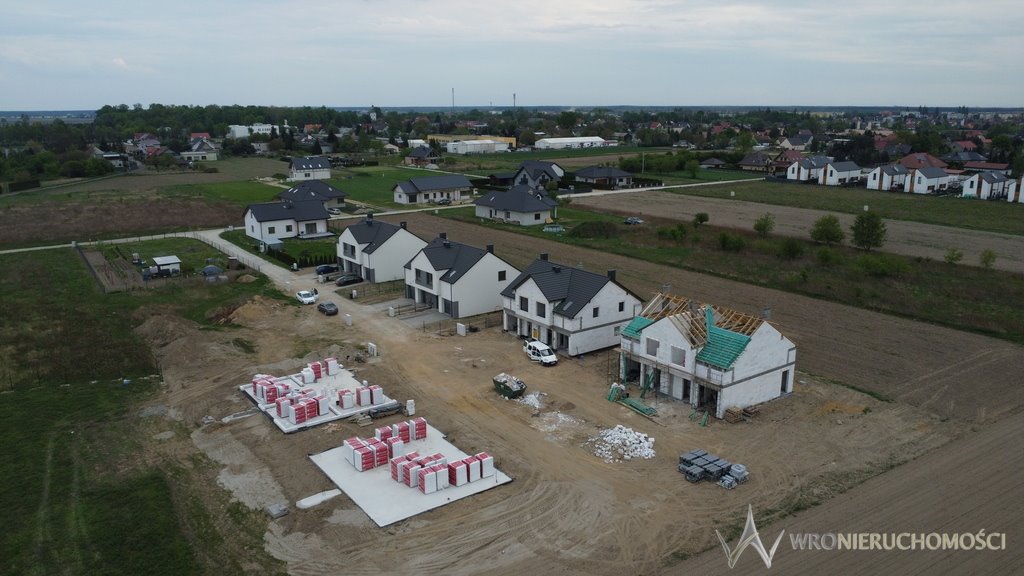 Nowoczesny dom bliźniak z ogrodem i garażem, 115 m2 Jelcz-Laskowice  115m2 Foto 1