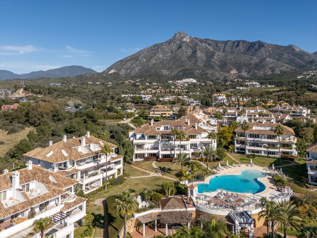 Na sprzedaż luksusowy penthouse 206 m² z widokami na morze i góry Hiszpania, Marbella Golden Mile Monte Paraiso, Monte Paraiso  206m2 Foto 1