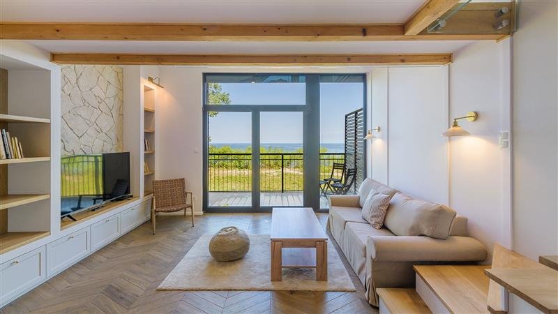 Apartament z widokiem na morze, ogród, parking i antresola Rewa, Bursztynowa  79m2 Foto 1