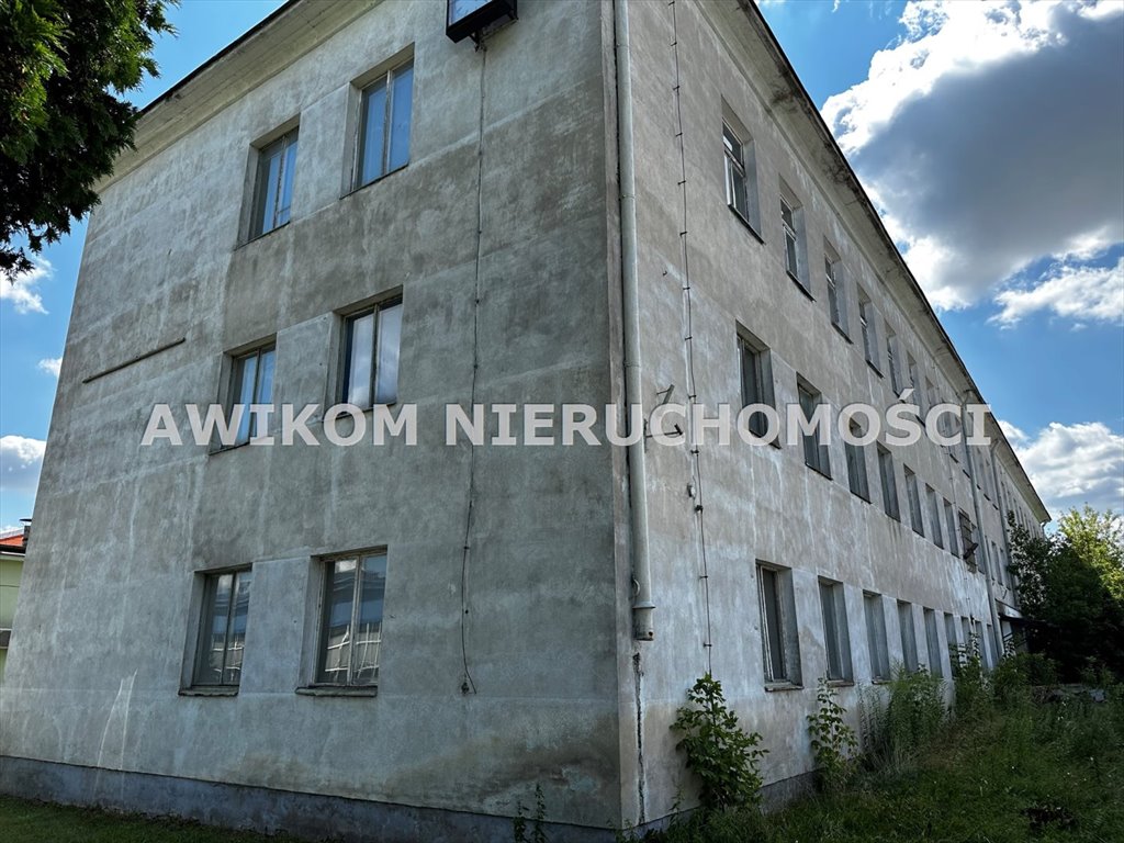 Budynek usługowy 2350 m² z możliwością rozbudowy i nadbudowy Błonie  2 350m2 Foto 1